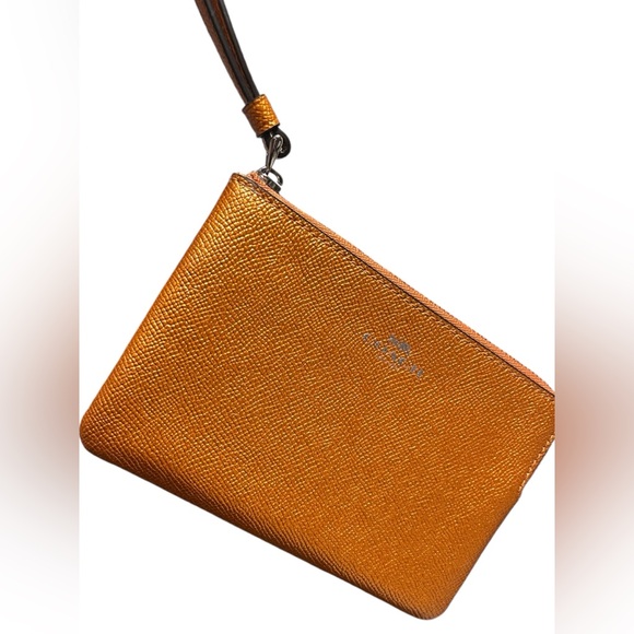 Coach 2018 F21070 RARE Orange Metallic Wristlet! AMAZING CONDITION🔥 - Picture 2 of 10